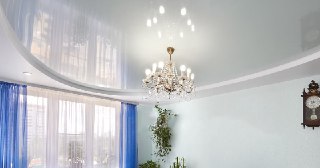 Глянцевый потолок Черняховск, цена от 4590 руб.